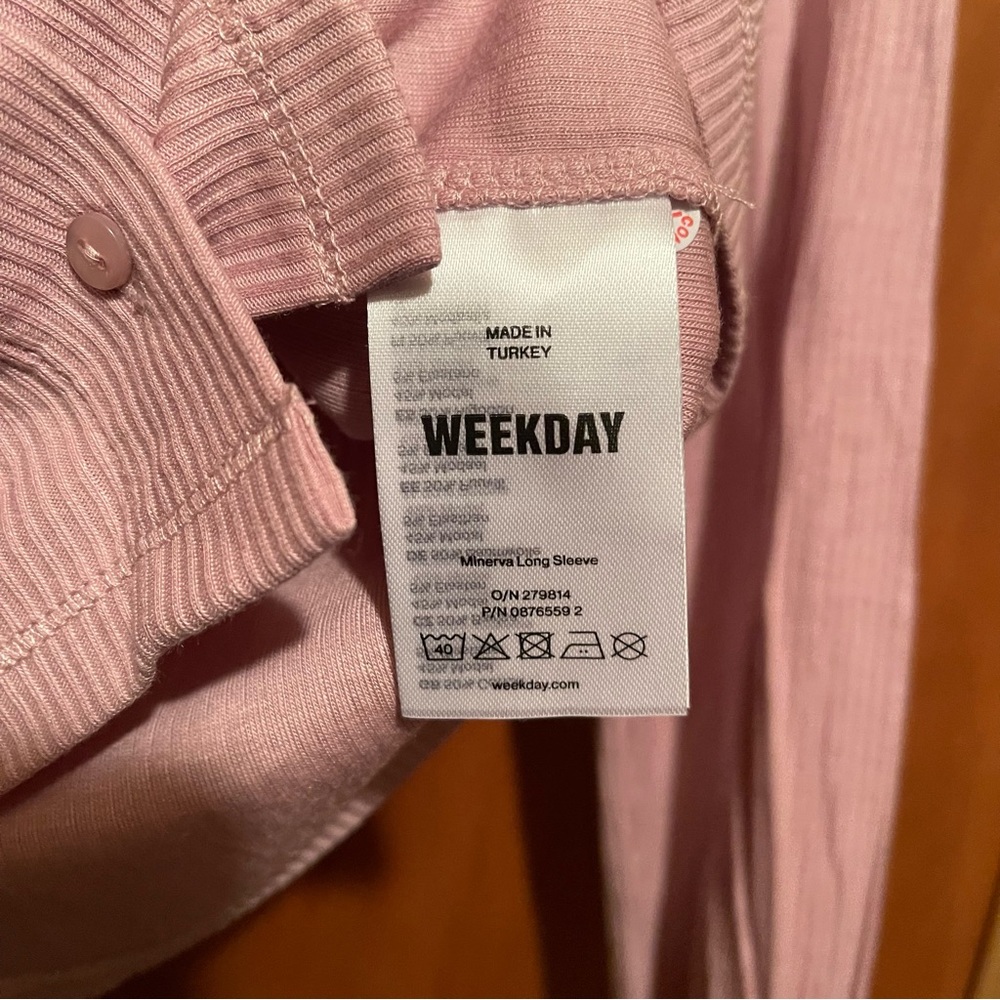 Weekday Lilac Cropped Ribbed Cardigan Top - Picture 4 of 6